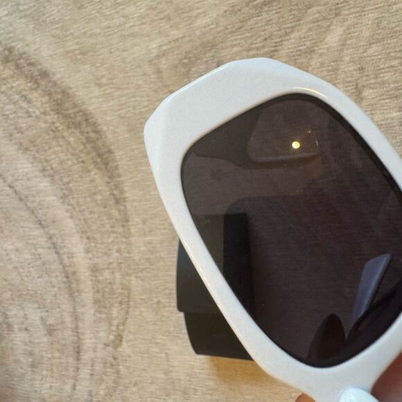 White prada rectangle sunglasses - Picture 10 of 10